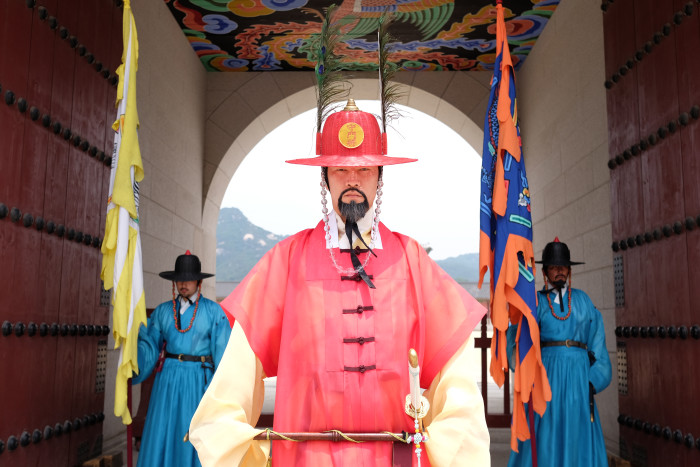 The gate guards at Gyeongbokgung Palace.